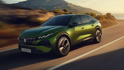 El Peugeot 408 cambia de cara y de motores y lo apuesta todo a la electrificación