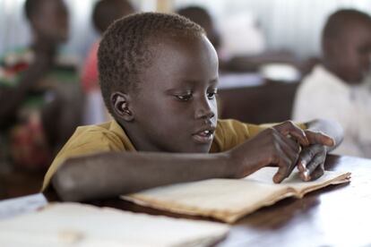Los indicadores educativos en Sudán del Sur son muy bajos. La nacional de analfabetismo de un 27%.