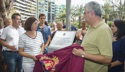 Los familiares de Miquel Grau en el homenaje del Ayuntamiento de Alicante.