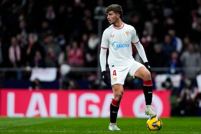 Kike Salas, del Sevilla FC, durante el partido de Liga ante el Atltico de Madrid el pasado 8 de diciembre de 2024.