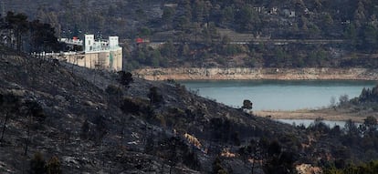 El pantano de Forata, (Valencia) tras el incendio