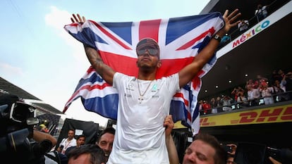 Lewis Hamilton celebra su t&iacute;tulo de campe&oacute;n del mundo de F-1 en M&eacute;xico