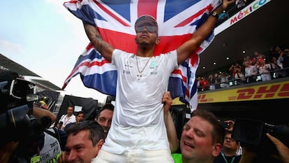 Lewis Hamilton celebra su t&iacute;tulo de campe&oacute;n del mundo de F-1 en M&eacute;xico