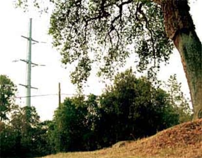 Línea eléctrica de Les Gavarres entre Llagostera y Romanyà de la Selva.