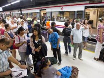 En la imagen, andenes de la estación de Sants de Barcelona. EFE/Archivo