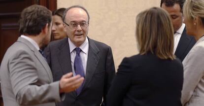 El gobernador del Banco de Espa&ntilde;a, Luis Mar&iacute;a Linde, a su llegada al Congreso de los Diputados 