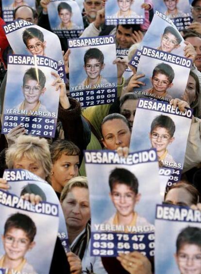 Manifestación en Vecindario (Gran Canaria), para apoyar a la familia del niño desaparecido Yeremi Vargas, en marzo de 2007.
Josué Monge, desaparecido el 10 de abril de 2006, a los 13 años.