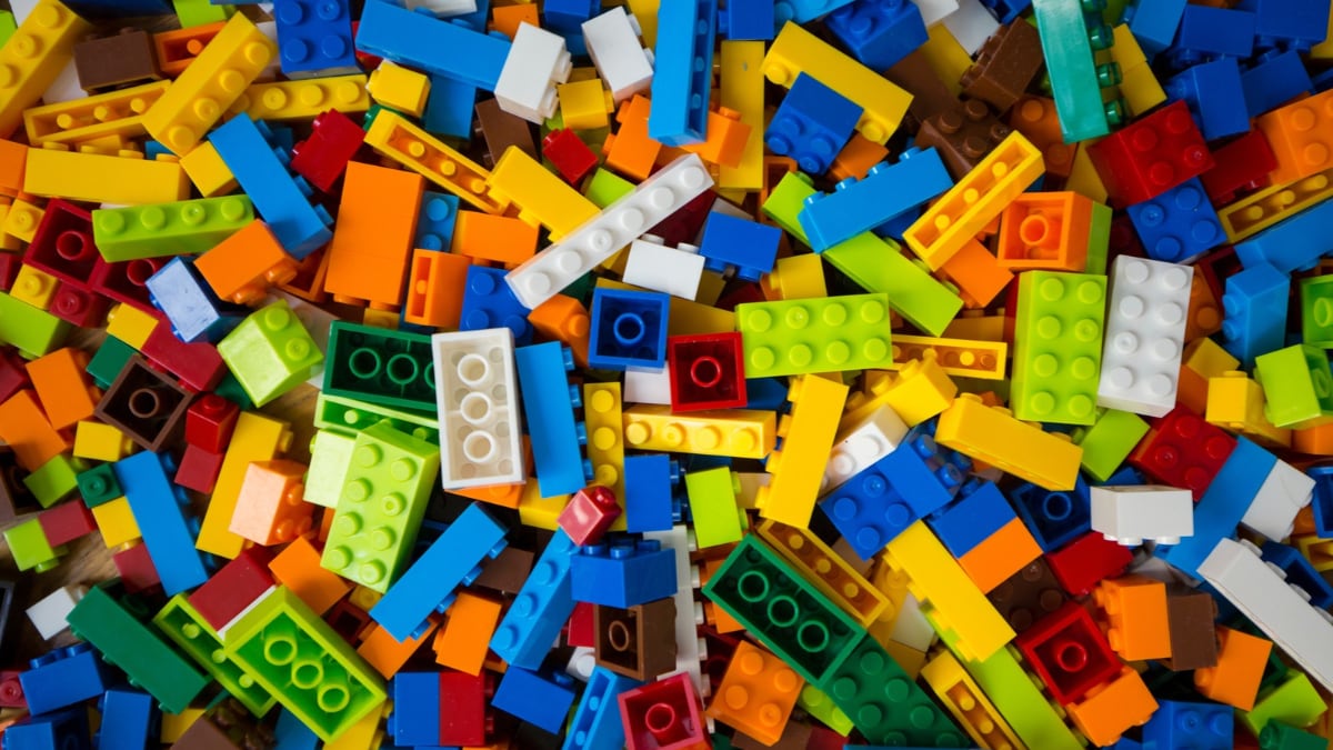 Los accesorios que están comprando los aficionados a LEGO para presumir de colección