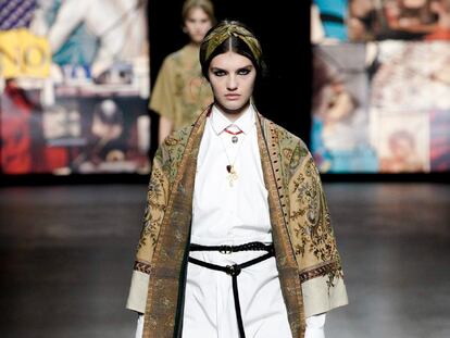 Caftanes, kimonos y pantalones anchos: la sofisticada comodidad de Christian Dior