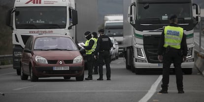 Controles de acceso de los Mossos d'Esquadra en Igualada.