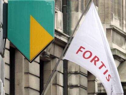 Logotipos de ABN Amro y Fortis, en 2008, cuando ambas firmas fueron rescatadas.