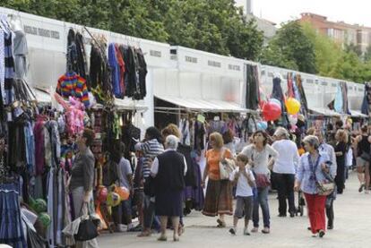 El mercadillo callejero concentraban ayer el ambiente festivo, un día antes del inicio oficial de La Blanca.