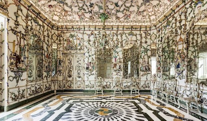lo que prevalece, lo que habla de su época, son las expresiones maximalistas, como este Gabinete de las Porcelanas del Palacio Real de Aranjuez. |