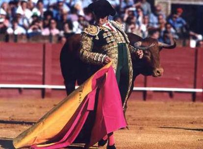 José Tomás toreando en 2002.