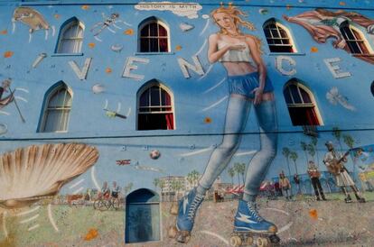 'History is Myth', mural de Rip Cronk en el Venice Hotel de Speedway.