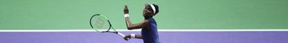 Venus se dispone a volear en un instante del partido.