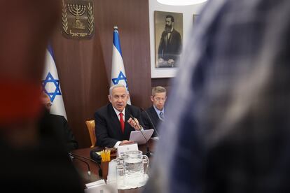 Benjamín Netanyahu presidía la reunión semanal del consejo de ministros, el pasado domingo en Jerusalén.