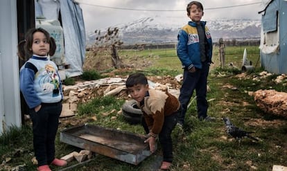 Los niños son las principales víctimas del éxodo sirio. Asentamiento de Delhamiye, Zahle, Líbano.