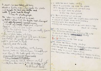 Ambas caras del folio que contiene el manuscrito original de <i>A day in life</i>, escrita por John Lennon en 1967