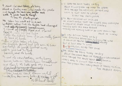 Ambas caras del folio que contiene el manuscrito original de <i>A day in life</i>, escrita por John Lennon en 1967