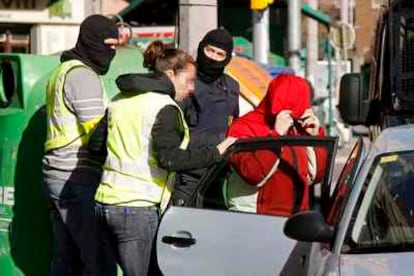 Los Mossos d' Esquadra están practicando desde primera hora de la mañana una operación contra los Boixos Nois