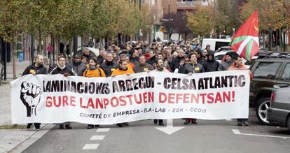 Cabecera de la manifestación de los trabajadores de Celsa en defensa de sus puestos.