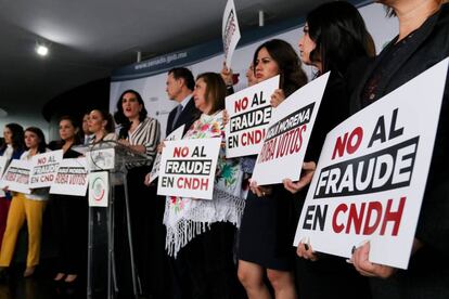 Legisladores del PAN exigen reponer la elección de presidente de la CNDH.