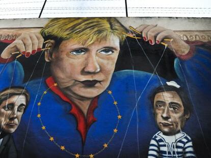 Un grafiti en una calle de Lisboa que muestra a la canciller alemana Angela Merkel controlando como t&iacute;teres al primer ministro y ministro de exteriores de Portugal.