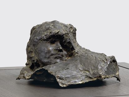 'Carne Altrui' (1883-1884), de Medardo Rosso.