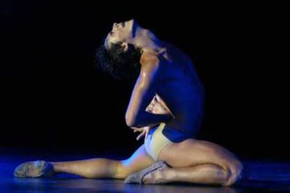 Igor Yebra, durante su interpretación de <i>La muerte de cisne</i> en Cap Roig.