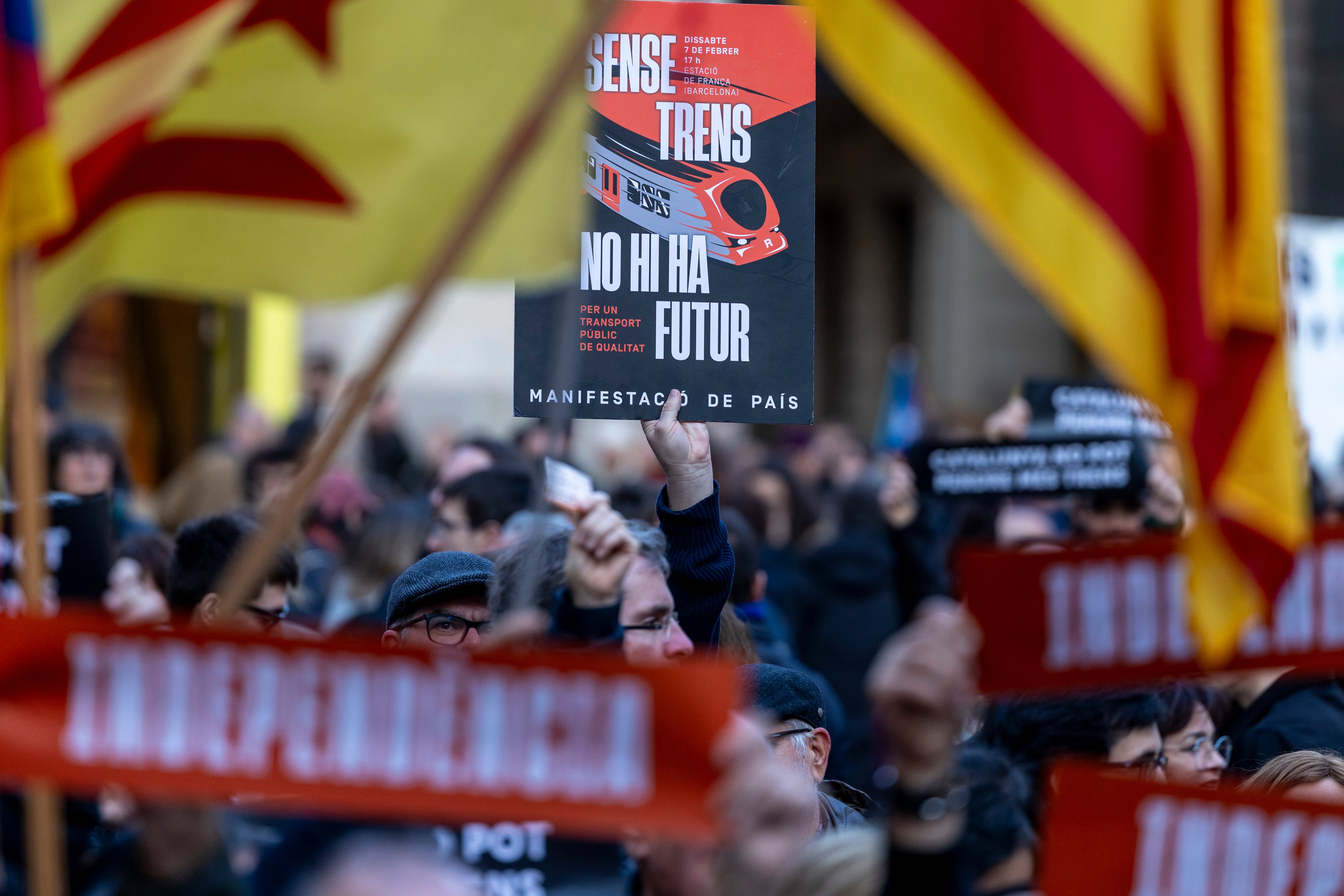 Manifestación en Barcelona contra la precariedad del servicio ferroviario convocada por plataformas de afectados.