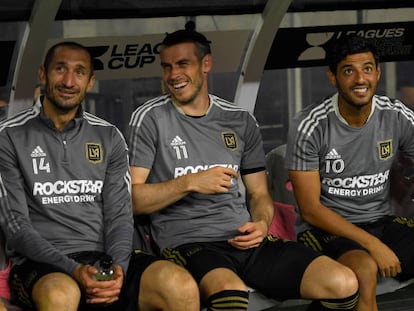 Chiellini, Bale y Carlos Vela en el banquillo del Los Ángeles FC de la liga estadounidense, el pasado mes de agosto.