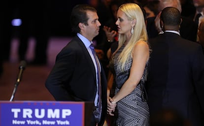 Donald John Trump Jr.

Lo que debes saber: él y su hermano Eric saltaron a los titulares de todo el mundo después de que se difundieran imágenes suyas cazando animales y posando junto a los  cadáveres de un leopardo, un cocodrilo o la cola recién cortada de un elefante. "Sí, maté a estos animales y estoy orgulloso de ello", comentó Donald Jr a TMZ.