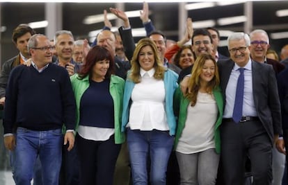 Susana Díaz arriba després del tancament dels col·legis electorals al pavelló Fíbes.