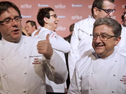 El president de la Generalitat, Carles Puigdemont, i el delegat del Govern espanyol a Catalunya, Enric Millo, durant la presentació de la Guia Michelin.