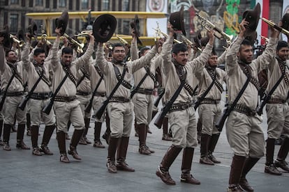 La historia oficial de México marca el 20 de noviembre de 1910 como el inicio de la Revolución Mexicana, un movimiento social que se levantó en contra de Porfirio Díaz.