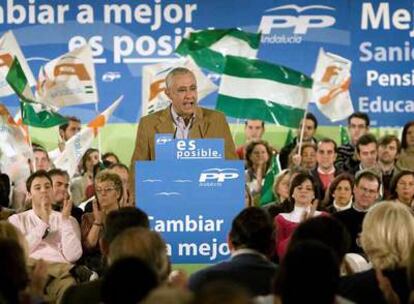 Javier Arenas se dirigía ayer a los compromisarios de su partido en la clausura de la convención.