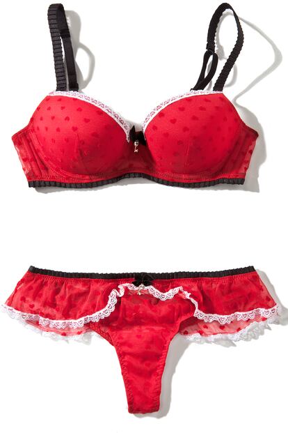 Conjunto de Intimissimi (c. p. v.).