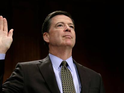 James Comey al jurar decir la verdad en su testimonio el pasado mi&eacute;rcoles en el Senado