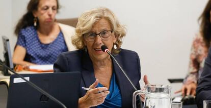 La Alcaldesa Manuela Carmena en una comisi&oacute;n municipal. 