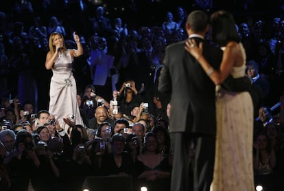 O presidente Obama e a primeira dama Michelle Obama em um dos 10 bailes oficiais que foram celebrados na posse em 2009. Aretha Franklin e Beyoncé foram as grandes cantoras do evento. Na imagem, Barack Obama e Michelle no primeiro baile da gala em Washington.