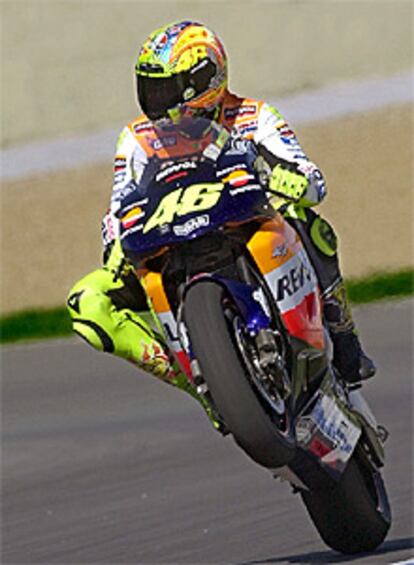 Valentino Rossi consiguió la <i>pole position</i> durante la jornada de los entrenamientos cronometrados, en Jerez.