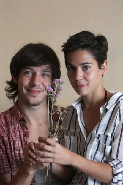 Los actores Marcel Borràs y Carlota Olcina.