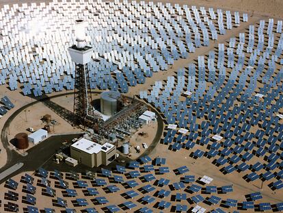 Una central termosolar en el desierto de Mojave, en California.