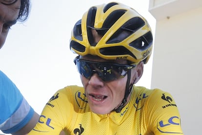 Froome, sin fuerzas, al final de la subida al Alpe D'Huez