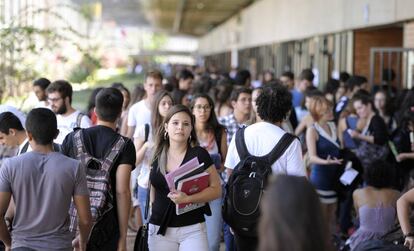 Frequentadores da Universidade de Brasília, em 2014.