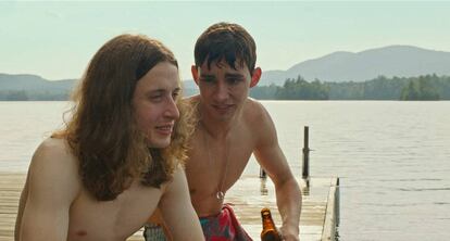 Rory Culkin (izquierda), y Robert Sheehan, en 'The Song of Sway Lake'