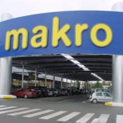 Parking de un establecimiento de Makro