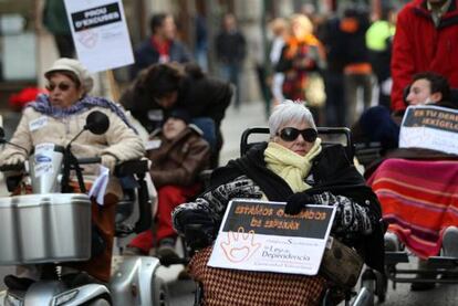 Manifestación de afectados por los incumplimientos de la Ley de Dependencia en Valencia.