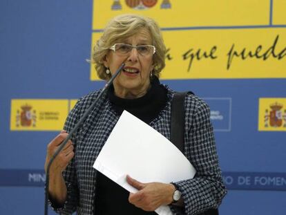La alcaldesa Manuela Carmena, este viernes en Madrid.